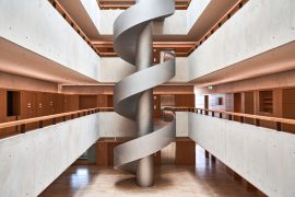 BEARBEITETE VERSION_HSLU Campus Zug-Rotkreuz_Wendeltreppe_bearb